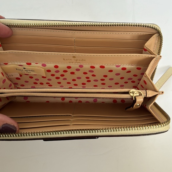 Kate Spade wallet - Picture 4 of 4